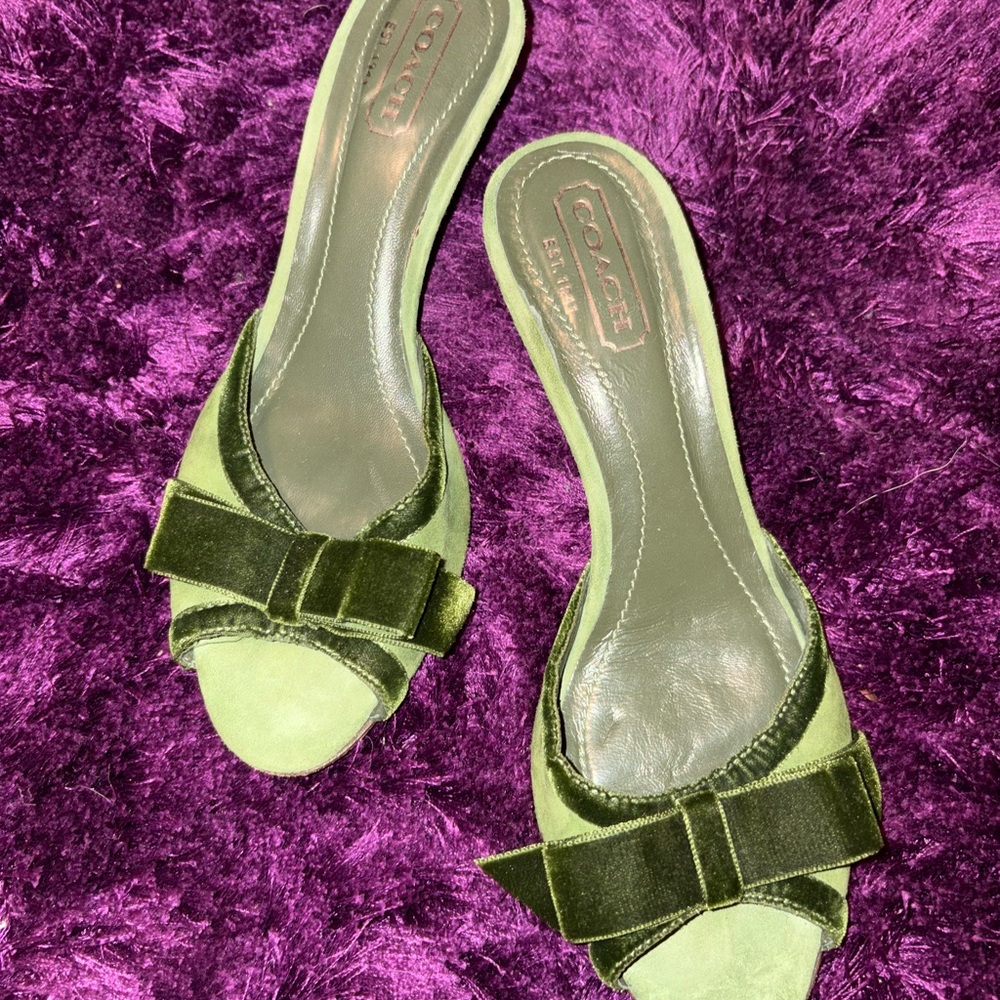 COACH Vintage Olive Green Velvet Bow Kitten Heels - Picture 2 of 5